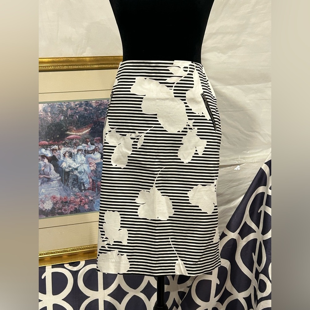 🤩 New York & Company Women's Skirt Stretch Knee Length Striped w/Zipper.